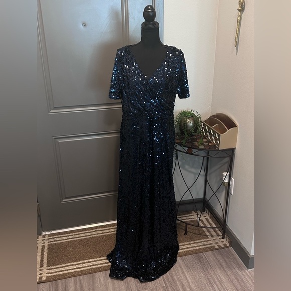 Calvin Klein Women's Dress Blue Sequin Short Sleeve V-Neck Gown - Picture 5 of 15